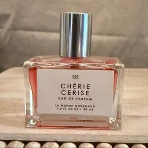 ⚡️Urban Outfitters Cherie Cherise - 050